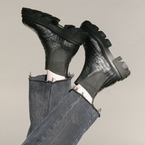 Sister and Soeur croc Boots - Picture 1 of 6